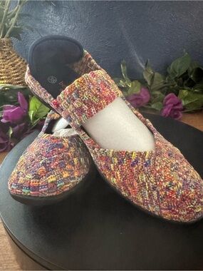 New bernie mev. Multi-color Cuddly Slip-On Size 7-7.5 EU 38